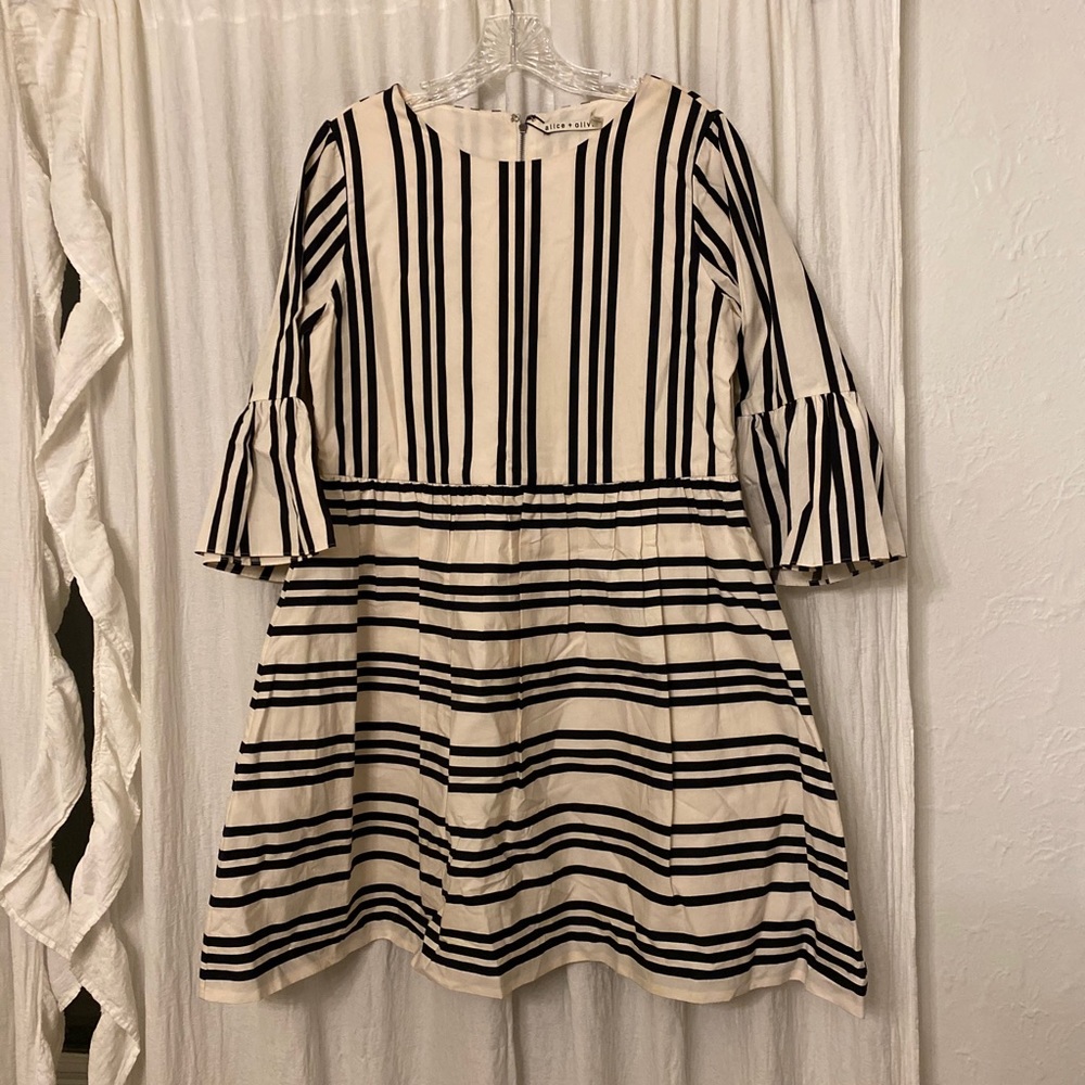 Alice and Olivia Augusta stripe ruffle dress - Picture 2 of 5